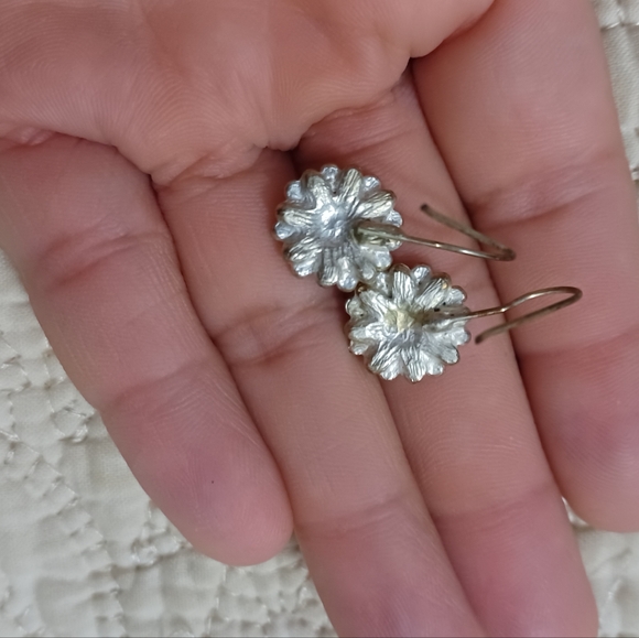 Flower earrings - Picture 2 of 3